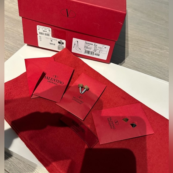 Valentino Garavani Rockstud High heel size 35 Gold leather gently used - Picture 11 of 15